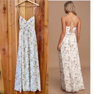 White and Red Floral Print Lace-Up Back Maxi Dress 🌿